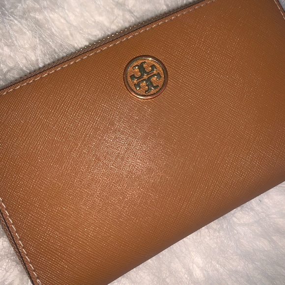 Tory Burch Handbags - Tan Tory Burch Wallet